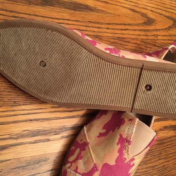 SERRA RUX sz8, pink/raspberry/tan camouflage print flats. New. Builtin stretch V - Picture 5 of 5
